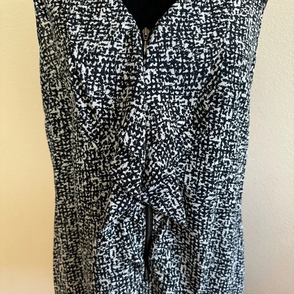 Halogen top women large 100% silk sleeveless zipper front ruffle vneck blouse - Picture 3 of 9